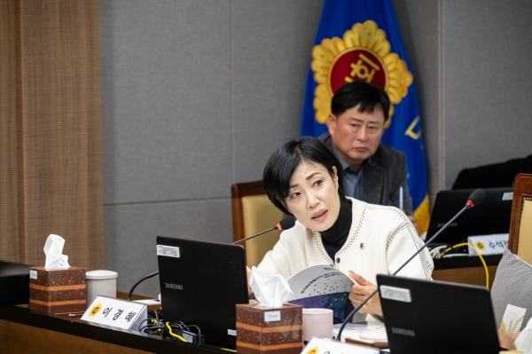 이경혜 경기도의원은 13일 경기도의회 정례회 기획재정위원회 균형발전기획실 행정사무감사에서 경기 북부 지역의 실질적 발전을 위해 강력한 협업과 실행 방안을 마련할 것을 강조했다. (사진제공=경기도의회)