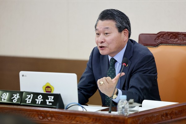 인천시의회 산업경제위원회는 14일 제5일차 행정사무감사에서 김유곤 위원장(국·서구3) 등 의원이 참석해 인천종합에너지㈜와 도시균형국 소관 사무 전반에 대해 종합적이고 면밀한 감사를 실시했다. (사진제공=인천시의회)