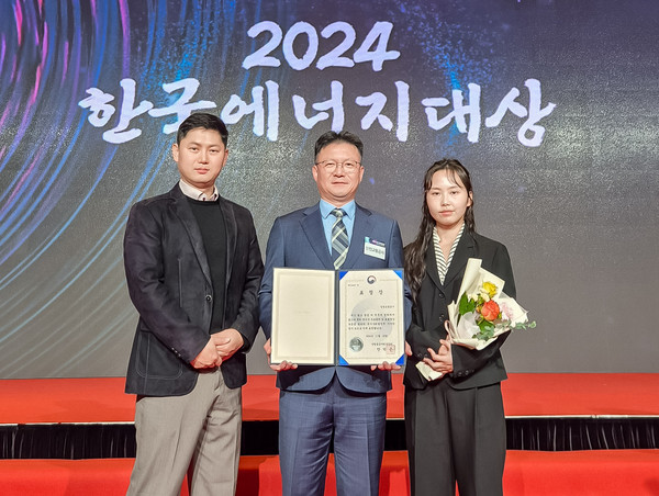 인천교통공사가 더 플라자 서울 호텔에서 개최된 2024년 한국에너지대상(산업통상자원부·한국에너지공단 주관)에서 산업통상자원부 장관 표창을 받았다.(사진제공=인천교통공사)