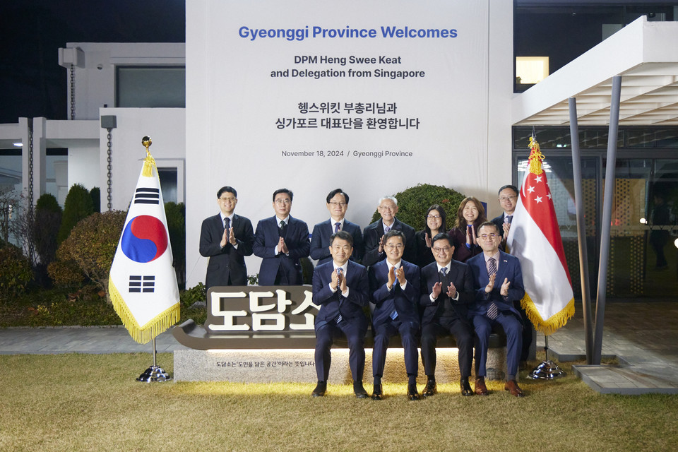 김동연 경기도지사가 지난 18일 저녁 도담소에서 헹 스위 킷 싱가포르 부총리 겸 국립연구재단 이사장을 만나 경기도-싱가포르 협력 강화와 혁신 공조를 약속했다. (사진제공=경기도)