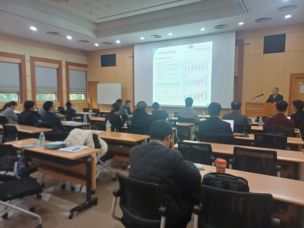 경기도가 20일 수원시에 위치한 경기도경제과학진흥원에서 ‘물류창고 건축 관련 표준허가기준 및 난립방지 계획수립을 위한 연구용역’ 중간보고회를 개최했다. (사진제공=경기도)