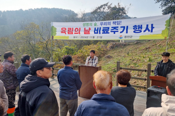 인천 옹진군이 21일 대청면 소청도에서 지역주민, 유관기관, 공무원 등 100여명이 참석한 가운데 ‘육림의 날 행사’를 개최했다. (사진제공=옹진군)