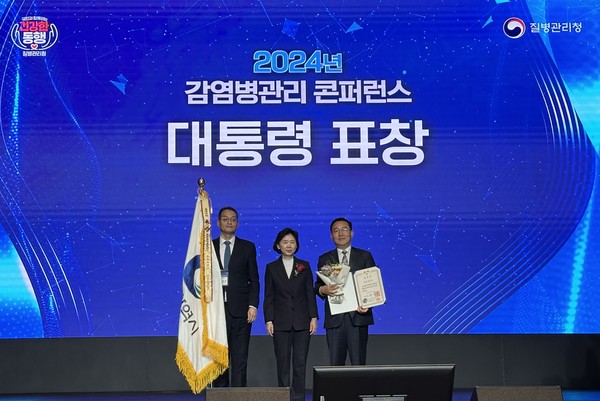 인천시가 전국 지방자치단체 대상 감염병 관리 업무평가에서 전국 1위로 선정돼 대통령상을 수상했다. (사진제공=인천시)