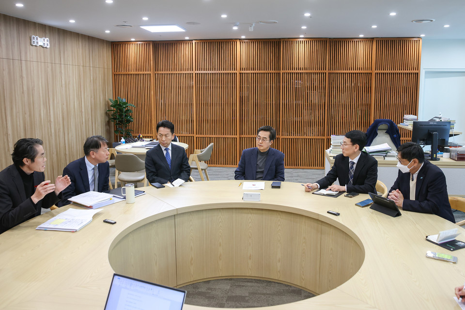 김동연 경기도지사가 폭설 피해복구를 위한 재정 집행이 최대한 빠르게 현장에서 쓰일 수 있도록 대책 마련을 주문했다. (사진제공=경기도)