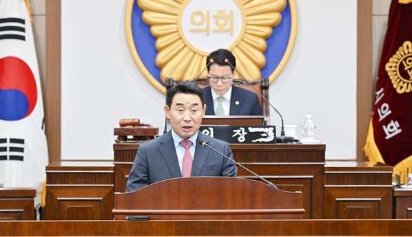 백영현 포천시장이 2일 제183회 포천시의회 제2차 정례회의 시정연설을 통해 2025년도 예산(안)과 시정 운영 방향을 발표한 가운데 시의회의 협력을 요청했다. (사진제공=포천시)