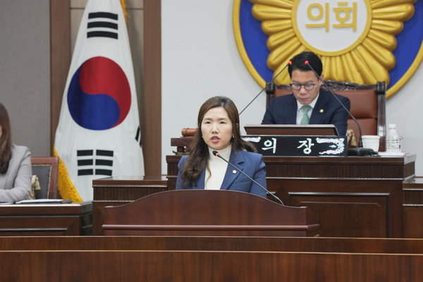 포천시의회 손세화(민주당) 의원은 2일 제183회 정례회 제1차 본회의장에서 시의 무책임한 행정행위 등을 질타하는 등 시민들이 신뢰할 수 있는 책임 있는 행정을 강조한 5분 자유발언을 가졌다. (사진제공=포천시의회)