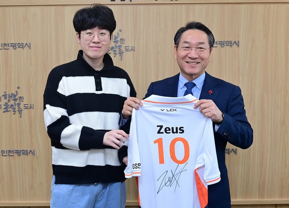 유정복 인천시장이 2024 올해의 인천인 대상 수상자 최우제 선수 특별 시상 소식을 전했다. (사진=유정복 인천시장 페이스북)