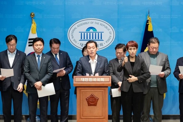 4일 오후 국회에서 성명서를 발표하는 이재준 시장 (사진=SNS 캡처)