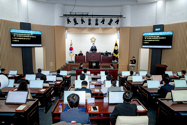 화성시의회가 5일 본회의장에서 제237회 정례회 제2차 본회의를 개회했다. (사진제공=화성시의회)