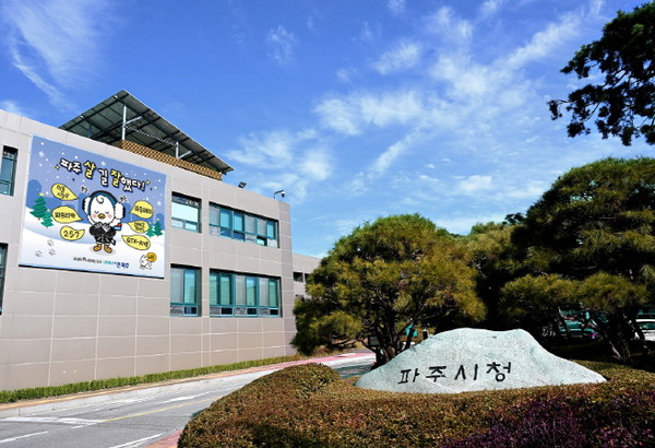 파주시는 지난 2월부터 현재까지 관내 기업들을 방문, 숨은 일자리 발굴을 위해 ‘기업속을 파고들다! 파주시 일자리 발굴단‘이란 사업을 추진, 올해 총 174개의 기업체를 찾아내 82명의 일자리를 창출했다. (사진제공=파주시)