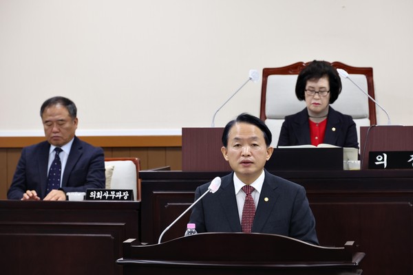 김찬진 동구청장이 6일 제281회 동구의회 제2차 정례회 시정연설을 통해 내년도 구정운영과 주요 역점시책을 밝혔다. (사진제공=동구)