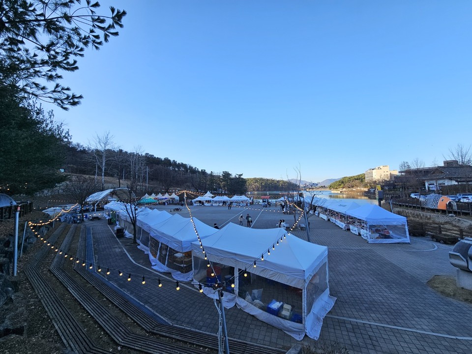 8일 오후 4시43분께 포천 고모호수공원에 프리마켓이 열렸다. (사진=김성운 기자)