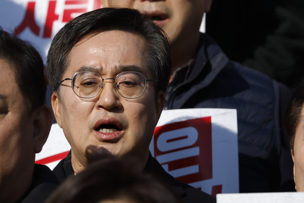 지난 4일 오후 여의도 국회 본청에서 김동연 경기도지사가 우원식 국회의장과 면담 및 의원들과 국회 비상시국회의에 참석하고 있다. (사진=경기도)