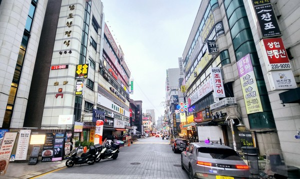 16일 오후 수원시 인계동의 한 거리 (사진=순정우 기자)