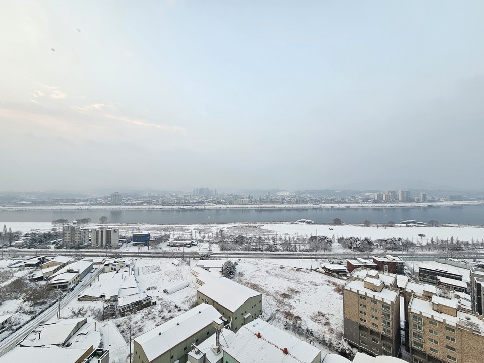 기상청이 21dlf 오전 8시를 기해 경기도 동두천과 포천, 가평, 남양주, 이천, 여주, 광주, 양평에 대설주의보를 발효했다. 또 서해5도와 인천(옹진)에 강풍주의보를 내렸다. (사진=김광섭 기자)