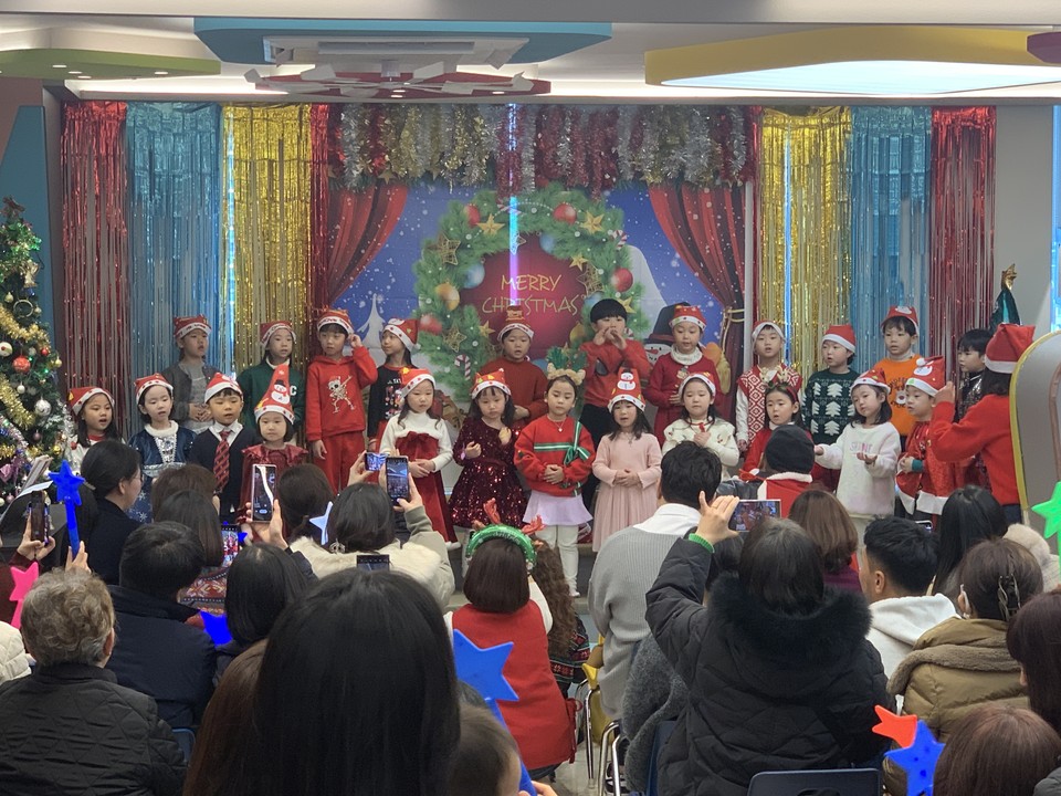 성탄절 하루 전날인 24일 오전 11시50분께 양주시의 한 유치원에서 '성탄' 축하 학예회가 진행되고 있다. (사진=강상준 기자)