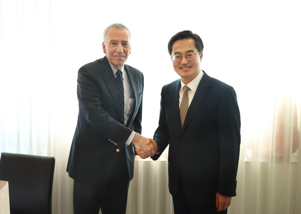 김동연 경기도지사가 24일 필립 골드버그 주한 미국대사와 만나 한국에 대한 흔들림 없는 신뢰와 지지에 감사함을 전달했다. (사진제공=경기도)