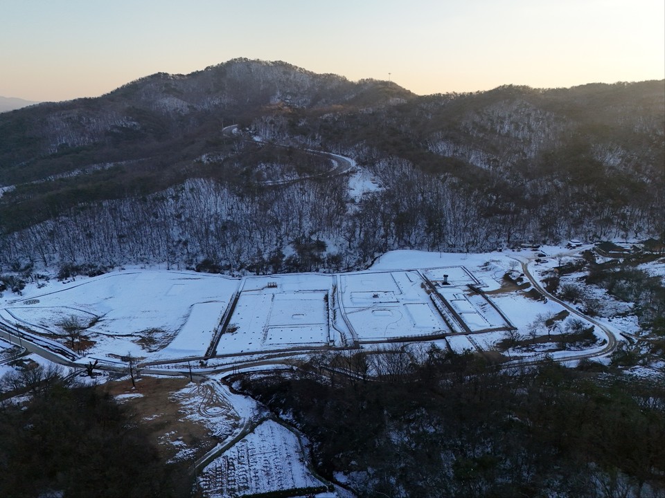 24일 오후 4시40분께 우리나라의 중요한 문화유산으로 손꼽히는 여주 북내면 고달사지를 찾았다. 지금은 사찰 터만 남아 있는 상태다. 고달사지(高達寺址)는 고려시대의 사찰 터로 이곳엔 국보와 보물로 지정된 유적들을 있어 역사적, 문화적으로 큰 가치가 있는 곳이다. (사진=김광섭 기자)