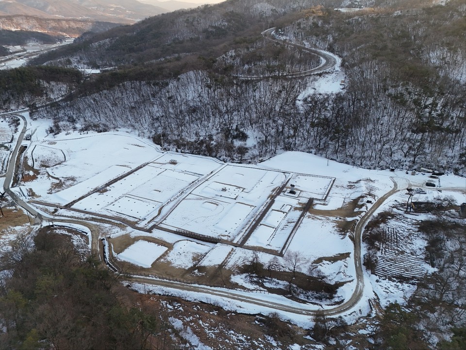 24일 오후 4시40분께 우리나라의 중요한 문화유산으로 손꼽히는 여주 북내면 고달사지를 찾았다. 지금은 사찰 터만 남아 있는 상태다. 고달사지(高達寺址)는 고려시대의 사찰 터로 이곳엔 국보와 보물로 지정된 유적들을 있어 역사적, 문화적으로 큰 가치가 있는 곳이다. (사진=김광섭 기자)