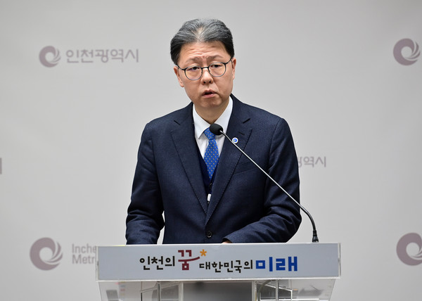 천준호 기획조정실장이 26일 시청 브리핑룸에서 기획조정실 소관 현안과 관련해 기자브리핑을 하고 있다.