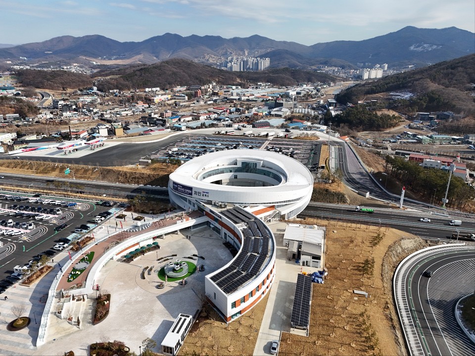 3일 낮 12시13분께 세종~포천 간 고속도로 구간의 랜드마크로 소문난 처인휴게소(양방향휴게소)를 찾았다. 이 휴게소는 새해 첫날인 지난 1일 개통된 고속도로와 함께 문을 열었다. (사진=김광섭 기자)