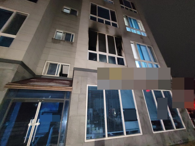 김포의 한 다가구주택에서 불이 났지만 인명피해 없이 진화됐다. (사진제공=경기도북부소방재난본부)