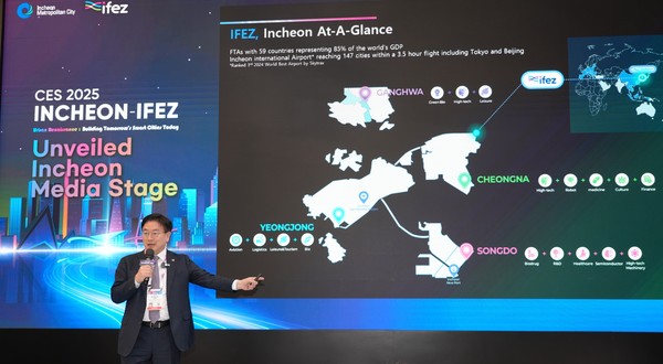 현지 시간 7일 시작된 CES 2025 현장에서 윤원석 인천경제청장이 IFEZ의 스마트시티 서비스와 스마트시티 이니셔티브를 통한 미래 비전을 발표하고 있다. (사진제공=인천경제청)