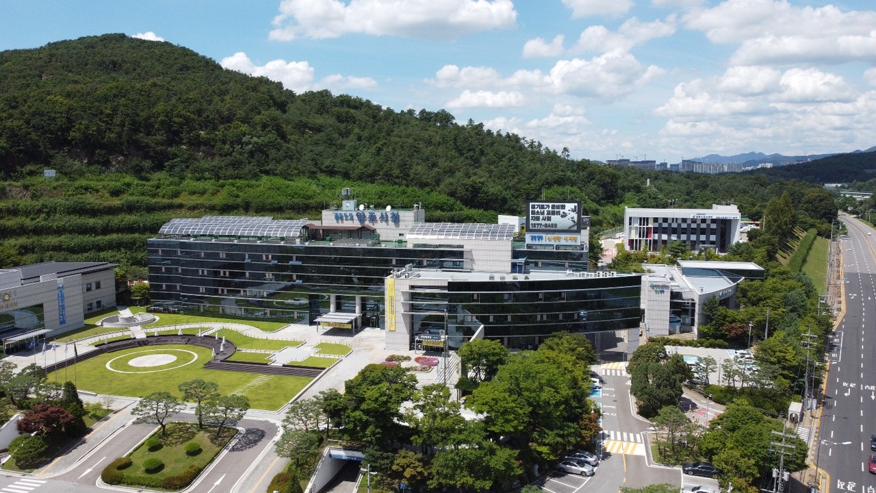 양주시의 올해 첫 추경예산이 당초 예산보다 11.56%가 증가한 1조125억원으로 확정됐다. 사진은 양주시청 전경. (사진=중앙신문DB)