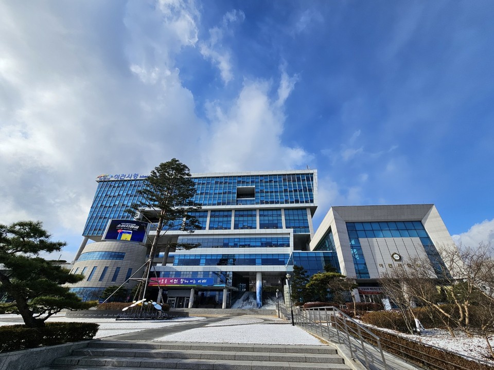 이천시가 오는 10일까지 ‘제3기 여성친화도시 시민참여단’을 공개 모집한다. 사진은 이천시청 전경. (사진=중앙신문DB)