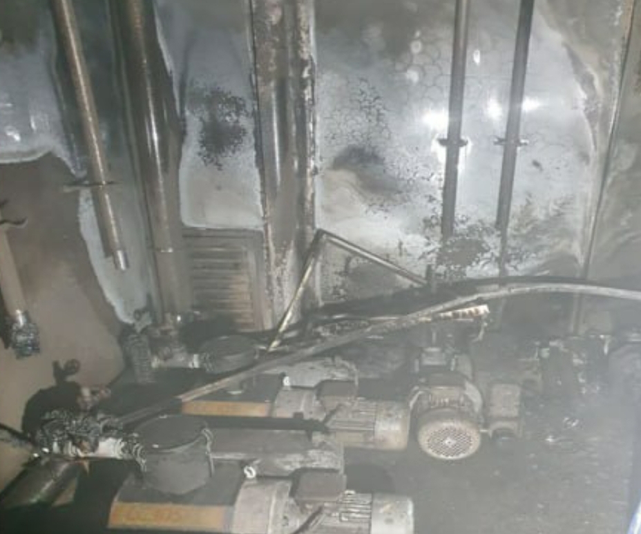 21일 오전 11시24분께 안성시 신건지동의 한 제약회사 공장에서 불이 나 공장 건물 일부를 태우고 신고를 받고 출동한 소방당국에 의해 약 53분 만인 낮 12시17분께 모두 꺼졌다. (사진제공=경기도소방재난본부)