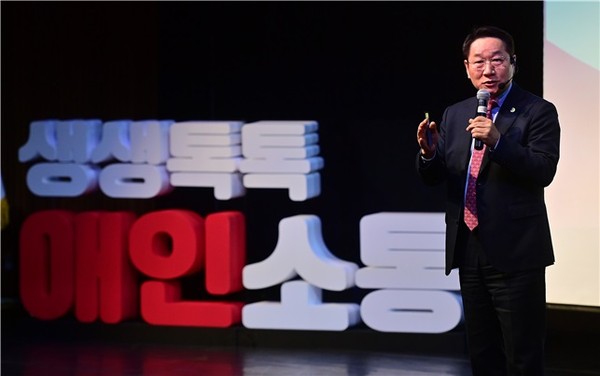 유정복 시장이 민선8기 출범 이후 세 번째 연두방문에 나섰다. 사진은 지난해 연두방문 유정복 시장 모습(사진제공=인천시)