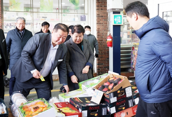 김경일 파주시장, 전통시장 돌며 설맞이 지역민생 살펴