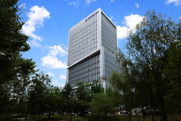 경기주택도시공사가 부동산투자회사법에 따른 리츠(REITs, 부동산투자회사) 자산관리회사(AMC) 겸영인가를 국토교통부로부터 승인받았다. 사진은 경기주택도시공사 전경. (사진제공=경기주택도시공사)