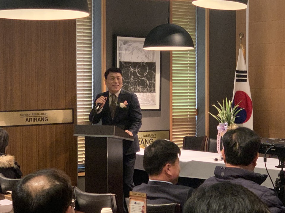 2일 오후 1시께 동두천시 당구연맹은 추철호 체육 회장, 임상오 경기도의회 안전위원장 및 시의원 등 관계자 100여 명이 참석한 가운데 지행동의 한 음식점에서 회장 이취임식을 개최했다. (사진=오기춘 기자)