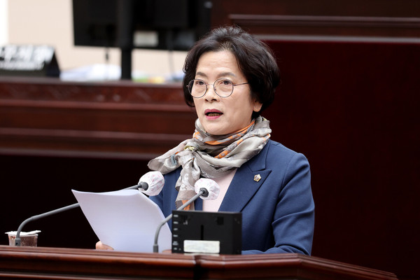신영희 의원이 4일 열린 ‘제300회 인천시의회 임시회’ 제1차 본회의 5분 자유발언을 통해 도서지역 해수면 상승에 따른 침수 피해 대책 마련을 촉구했다. (사진제공=인천시의회)