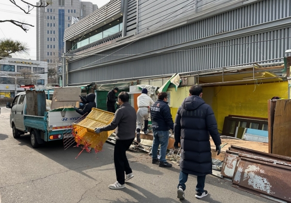 미추홀구, 석바위시장 인근 불법 노점 2개소 행정대집행 철거 완료