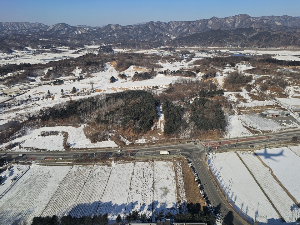 6일 오전 9시10분 제주에서 출발해 강원도까지 오는 비행기에서 약 1시간 동안 흰 눈 덮인 대한민국 곳곳을 사진에 담았다. (사진=김광섭 기자)