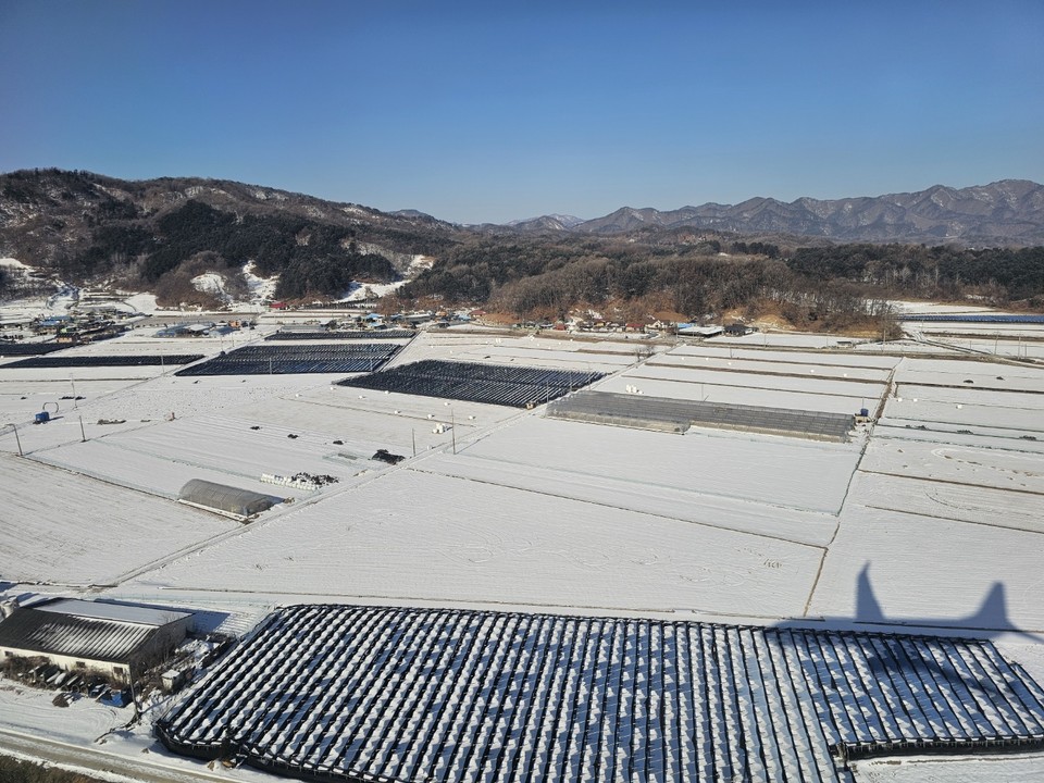 6일 오전 9시10분 제주에서 출발해 강원도까지 오는 비행기에서 약 1시간 동안 흰 눈 덮인 대한민국 곳곳을 사진에 담았다. (사진=김광섭 기자)