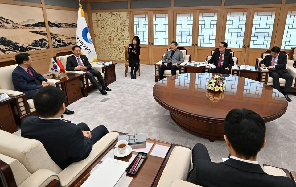 유정복 인천시장이 9일 다이빙(戴兵) 신임 주한 중국대사와 회동하며 한중 관계 발전을 위한 의견을 나눴다. (사진=유정복 인천시장 페이스북)