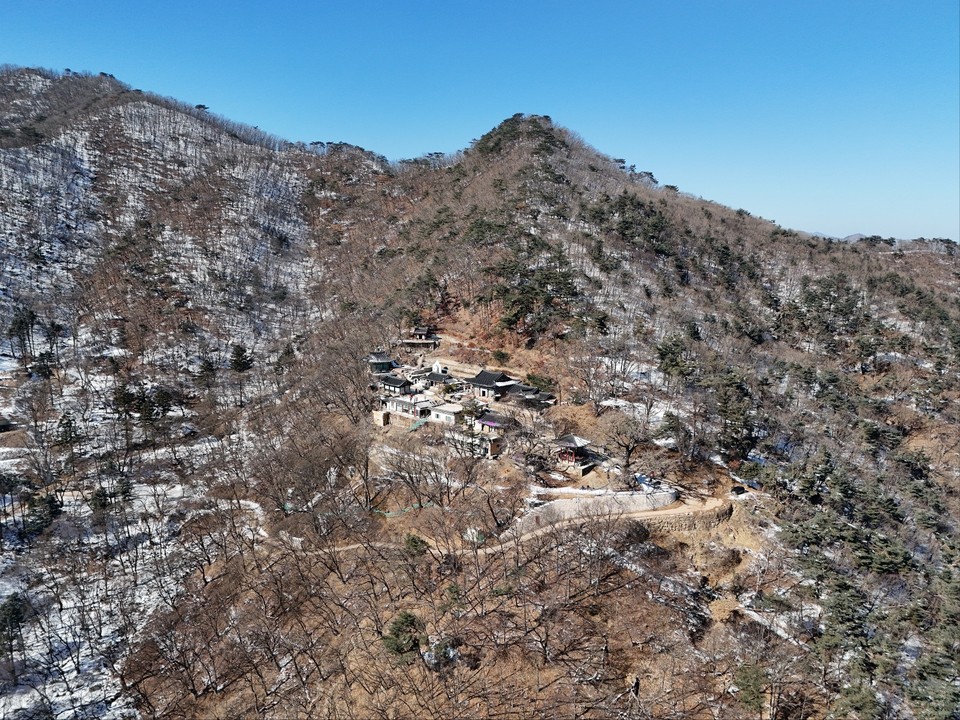 지난 8일 오후 2시12분께 남양주시 조안면 운길산 정상 인근에 자리한 유서 깊은 수종사에 겨울풍경이 묻어난다. (사진=이건구 기자)