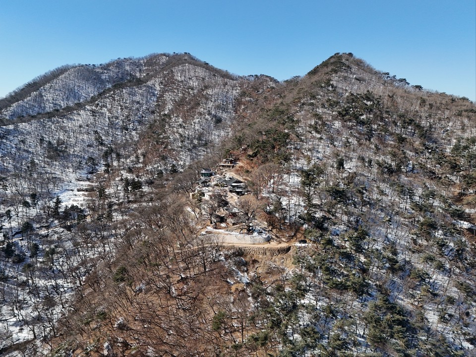 지난 8일 오후 2시12분께 남양주시 조안면 운길산 정상 인근에 자리한 유서 깊은 수종사에 겨울풍경이 묻어난다. (사진=이건구 기자)