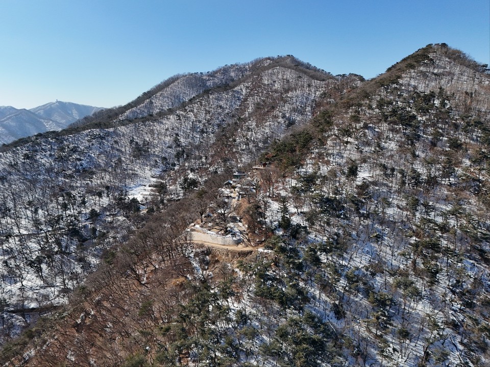지난 8일 오후 2시12분께 남양주시 조안면 운길산 정상 인근에 자리한 유서 깊은 수종사에 겨울풍경이 묻어난다. (사진=이건구 기자)