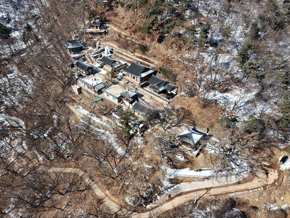 지난 8일 오후 2시12분께 남양주시 조안면 운길산 정상 인근에 자리한 유서 깊은 수종사에 겨울풍경이 묻어난다. (사진=이건구 기자)