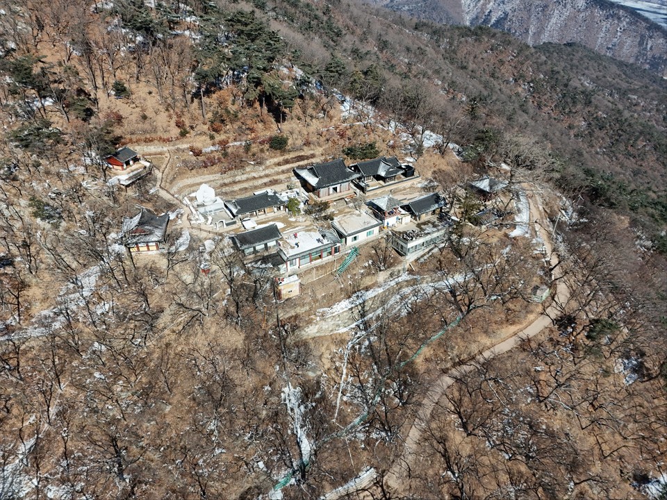 지난 8일 오후 2시12분께 남양주시 조안면 운길산 정상 인근에 자리한 유서 깊은 수종사에 겨울풍경이 묻어난다. (사진=이건구 기자)