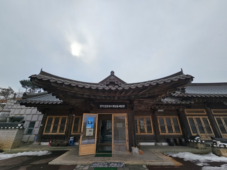 15일 오후 1시12분께 찾은 평택에 위치한 수도사는 원효대사가 깨달음을 얻은 오도성지로 유명하다. 수도사에는 원효가 해골에 고인 물을 마시고 크게 깨달았다는 이야기가 전해진다. (사진=김종대 기자)