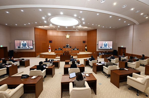 의정부시의회가 지난 14일 제334회 임시회 제2차 본회의를 끝으로 2025년 첫 회기를 마무리했다. (사진제공=의정부시)
