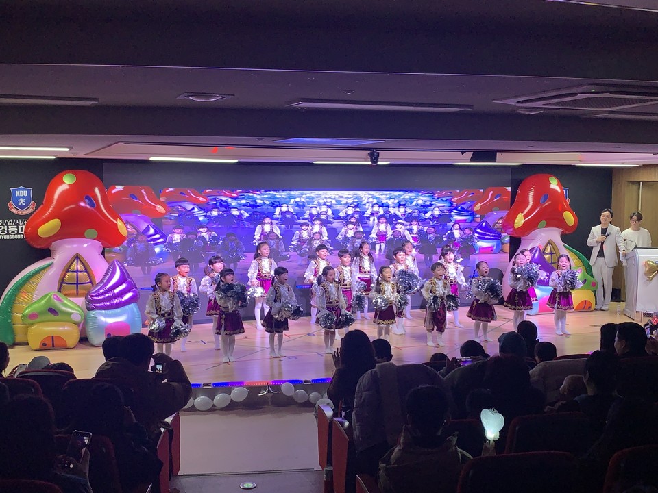 22일 오전 10시39분께 양주시의 한 대학교 강당에서 유아원 어린이들의 재롱잔치가 열렸다. (사진=강상준 기자)