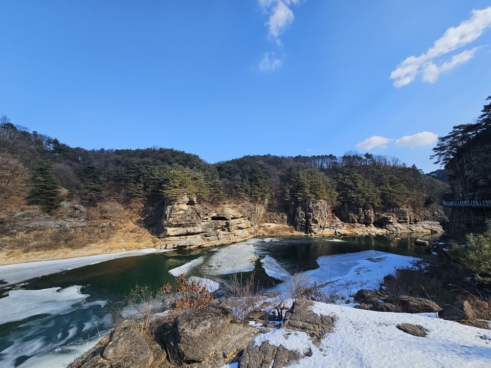 ​​​​​​​24일 월요일 수도권(경기·인천) 지역은 아침까지 기온이 낮아 춥겠고, 대체로 맑겠다. 또 대기가 매우 건조해 산불 등 화재에 유의해야 한다. (사진=중앙신문DB)