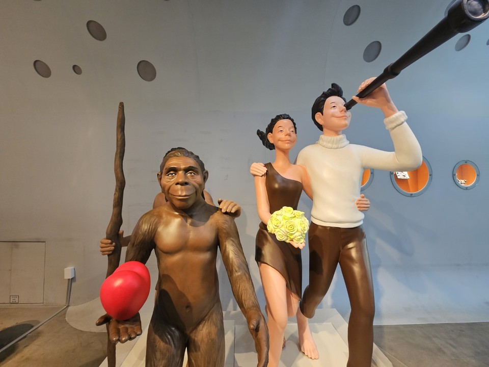 전곡선사박물관은 연천군 전곡읍에 위치한 선사시대 유적과 관련된 박물관으로, 여기엔 한반도에서 가장 중요한 구석기 유적지 중 하나인 연천 전곡리 유적을 기반으로 설립됐다. 쉽게 표현해 박물관을 천천히 둘러본다면, 아주 오래전 사람들이 어떻게 살았는지 알 수 있는 공간으로 마련된 곳이다. (사진=오기춘 기자)