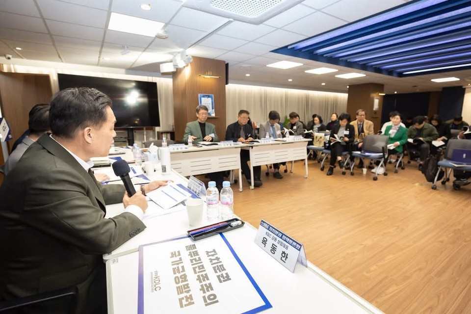 이재준 수원시장이 27일 전국자치분권민주지도자회의(KDLC) 지방자치분권정책 발굴기획단장으로서 첫 토론회를 주최했다. (사진=이재준 수원시장 페이스북)